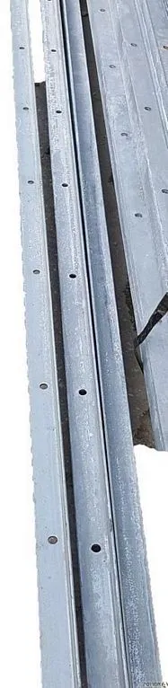 ברזל זוית מגול' 4*40*40+חורים [ליחידה 3 מטר] 3