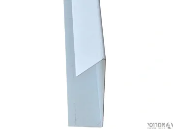 סגירה צד לפנל מבודד 5 ס"מ לגג שטוח - גוון לבן [יחידה 2.5 מטר]