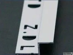 סף פרופיל ניתוק Z לתקרה גבס STR גוון שחור 25 מ"מ [יחידה 3 מטר]