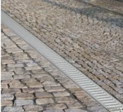 תעלת חוץ 100 מ"מ עם מסגרת פלסטית משולבת בתעלה וכיסוי מתכת מגולוונת פרופיל C פלסאון